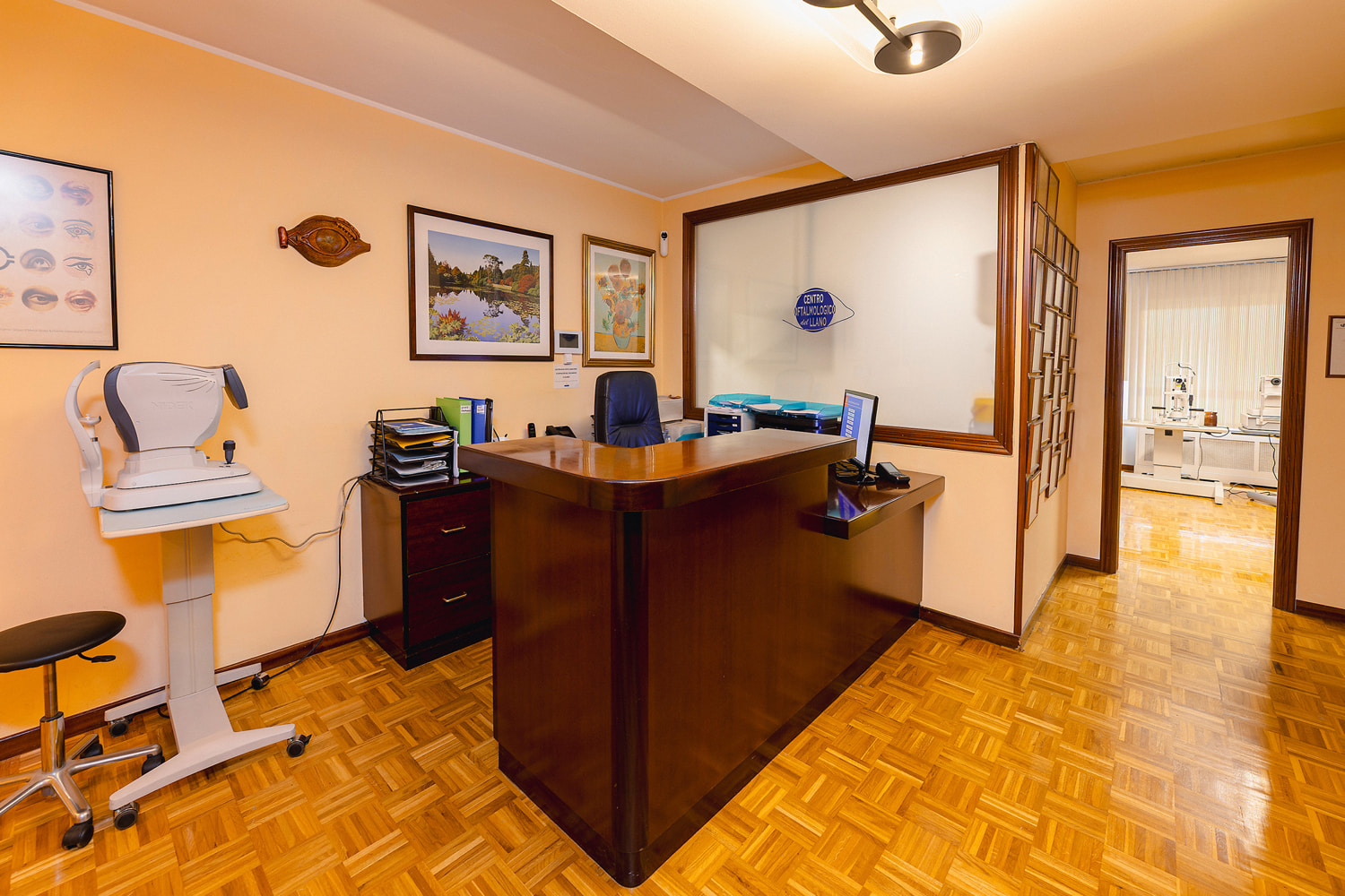 Patient consultation room at Centro Oftalmológico del Llano