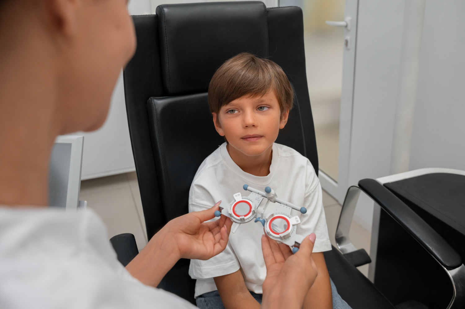 Paediatric eye examination at Centro Oftalmológico del Llano in Asturias
