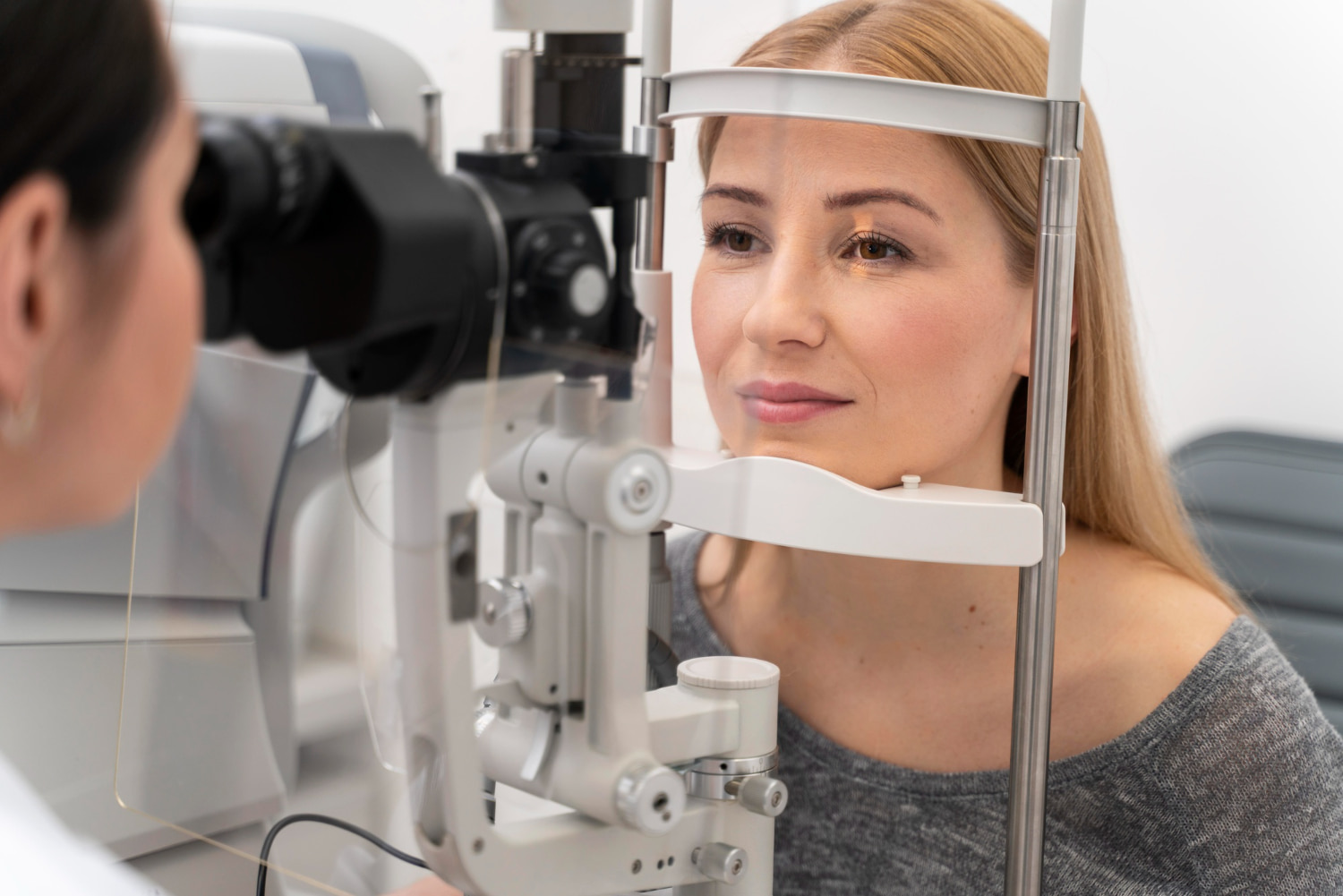 Comprehensive eye examination at Centro Oftalmológico del Llano